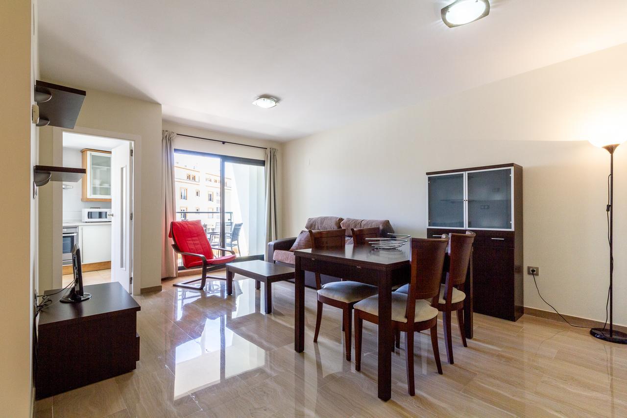Realrent Calamora I Apartment