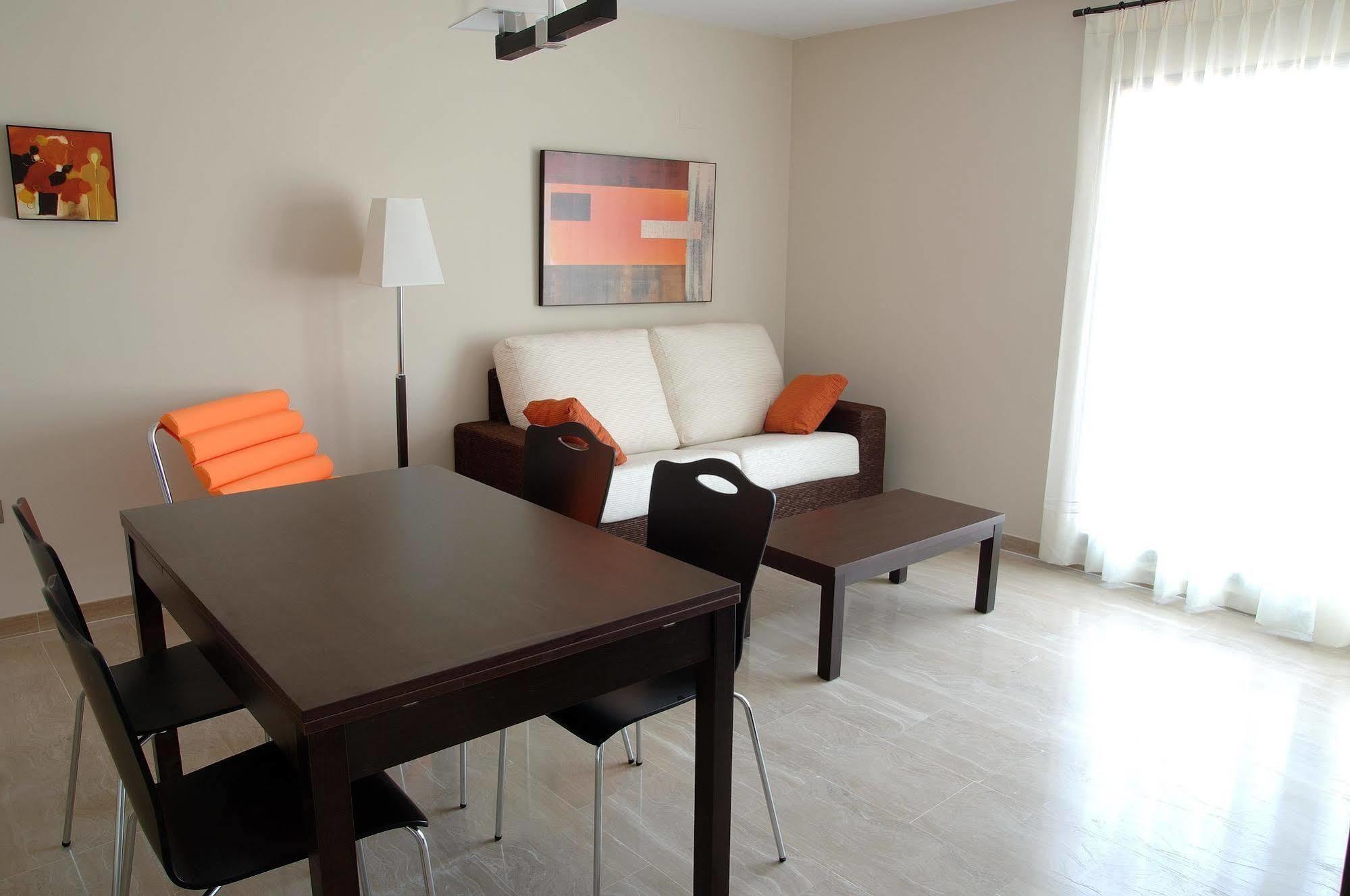 Realrent Calamora I Apartment *